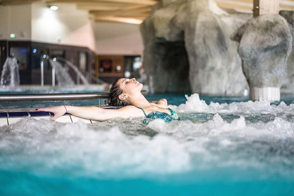 ブール・サン・モーリス Entire Chalet Salamo 11 Plus 1 Les Arcs Paradiski Jacuzziヴィラ エクステリア 写真